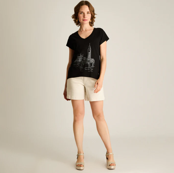 POLERA CON ESTAMPADO FRONTAL